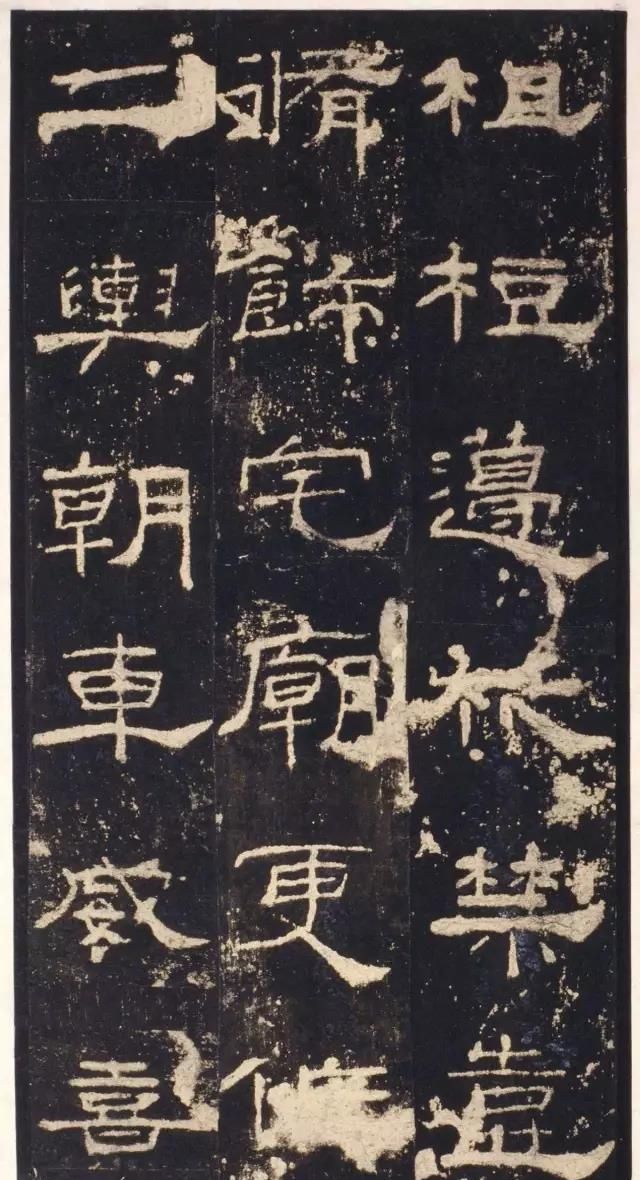 汉碑经典《孔庙礼器碑》，笔力强健，瘦硬如铁