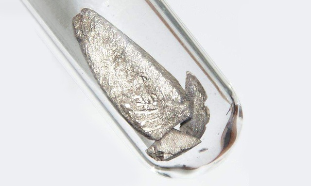 稀土基块体金属玻璃