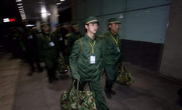 12年前汶川地震:20岁的蒋雨航被埋124小时,靠一瓶水熬过5天5夜休闲区蓝鸢梦想 - Www.slyday.coM 12年前汶川地震:20岁的蒋雨航被埋124小时,靠一瓶水熬过5天5夜休闲区蓝鸢梦想 - Www.slyday.coM