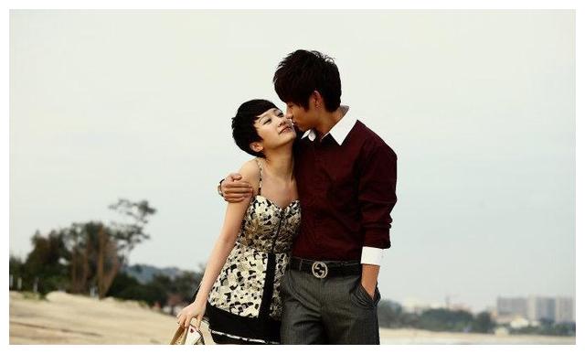 她是一起来看流星雨中的慕容云朵最火时嫁人儿子已经十岁