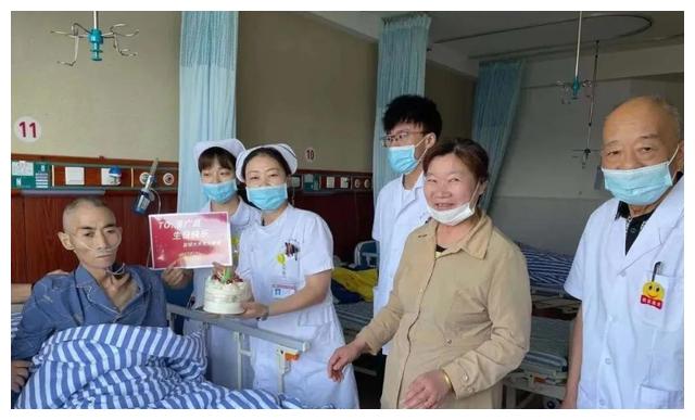 盐城大丰友义医院为住院患者过生日 暖心送祝福