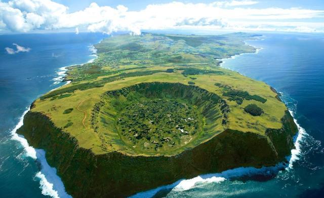 节岛是地球上最孤独的岛,它位于地球的一个偏僻角落,悬挂在东太平洋上