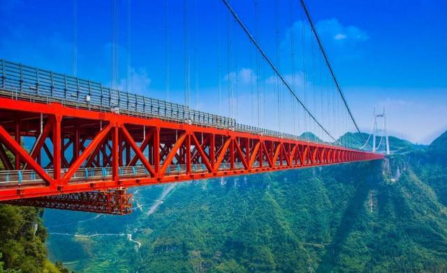 世界第一悬索桥,连接湖南重庆2省,禁止游客在上面行走