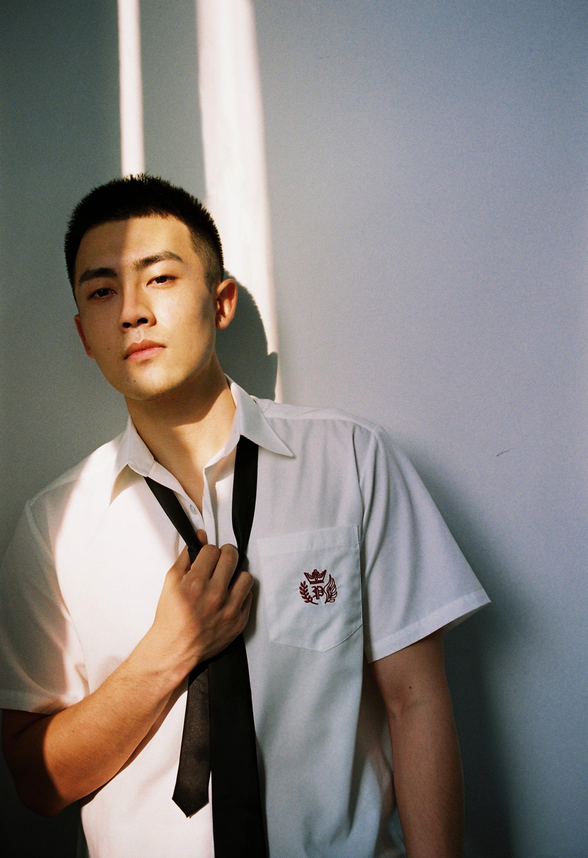 《有翡》张昕宇曝光冲浪照 乘风破浪阳光有型