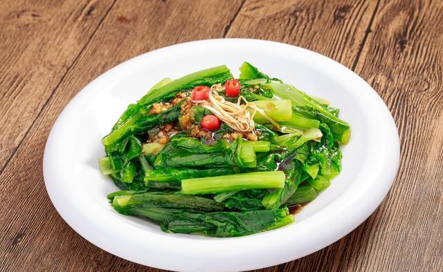 素炒油麦菜掌握3个关键技巧清香脆嫩可口翠绿不变色