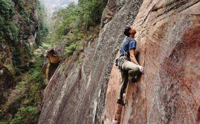 被钉了26颗钉子的巨蟒峰平均一颗判赔23万网友一点不多