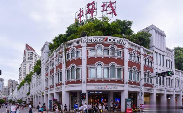 它是厦门最老牌的商业街磲,这里的建筑都是由骑楼构成,以粉红和乳白