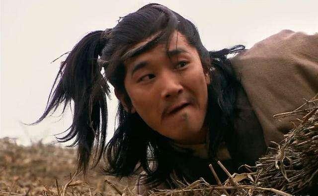 水浒传中,时迁能飞檐走壁,轻功极高,为什么在梁山排名倒数第二