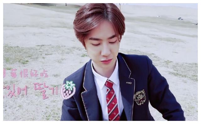 王一博学生照曝光有谁注意他的校服不愧是乐华的太子爷