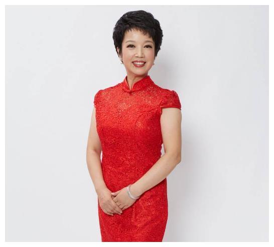 黄薇在央视主持多年不火靠扮演周总理妻子成圈内红人