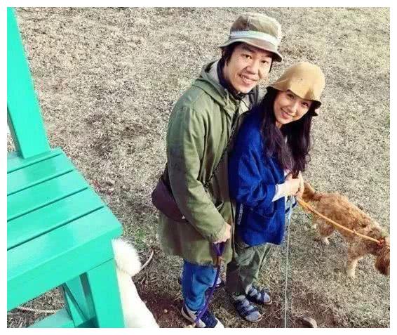 曾是红遍亚洲歌坛美女,却嫁了个丑老公吓哭妈妈,今农村种菜养狗