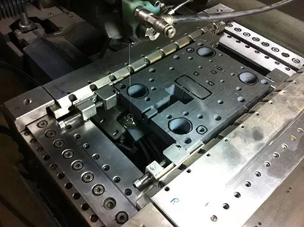 不可思议的电火花加工,通电后无坚不摧,你知道原理吗?4 不可思议的电火花加工,通电后无坚不摧,你知道原理吗?