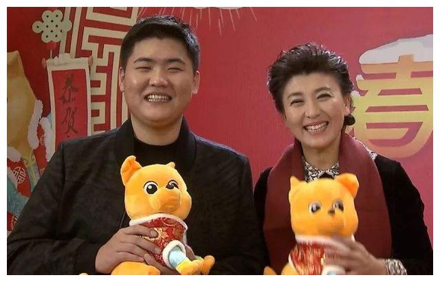 闫学晶对于儿子林傲霏的教育,看上去非常的严厉其实却对他的成长有了