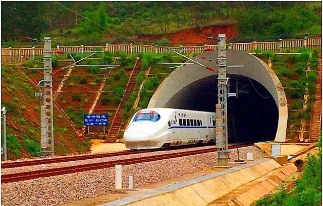 国内舒适度最差的高铁线路全程隧道中穿行无风景无手机信号