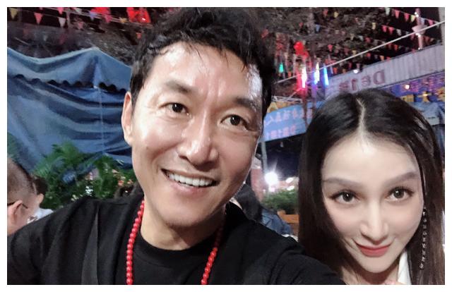 赵燕国彰中考全县第二辍学凭插翅难逃爆红娶瑞典大美女