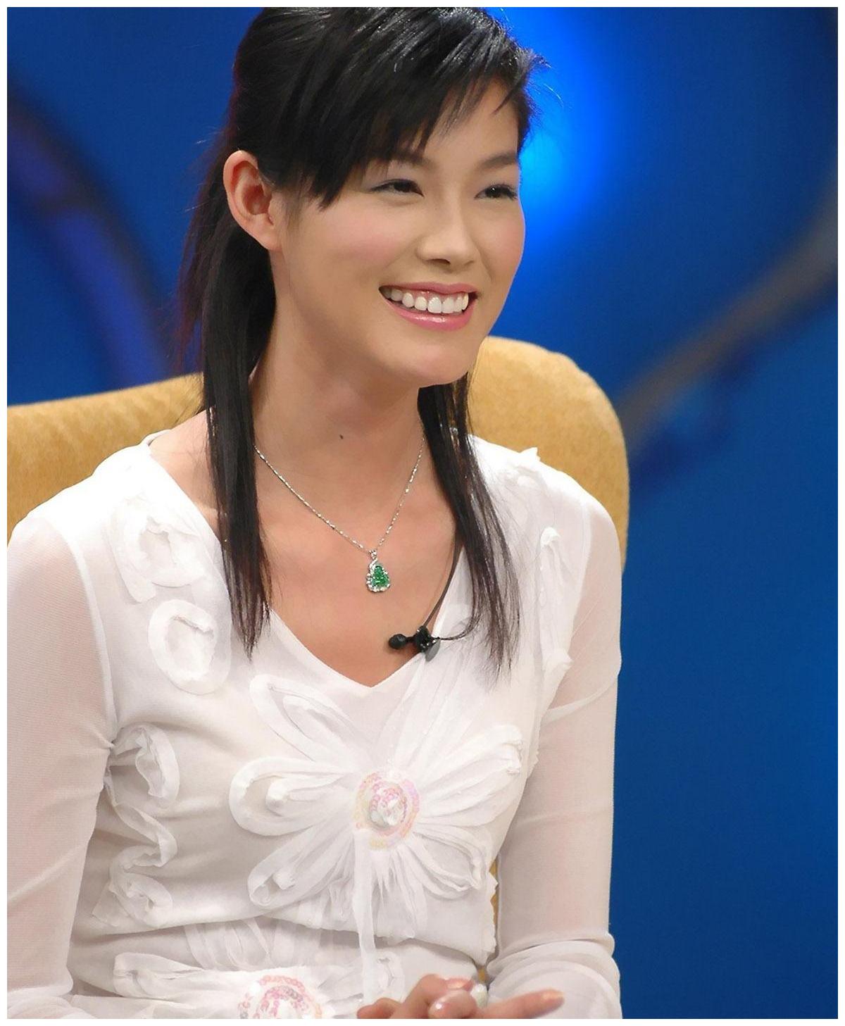 明明长得很有特点,非要把自己"整残",于娜你这是闹哪样?