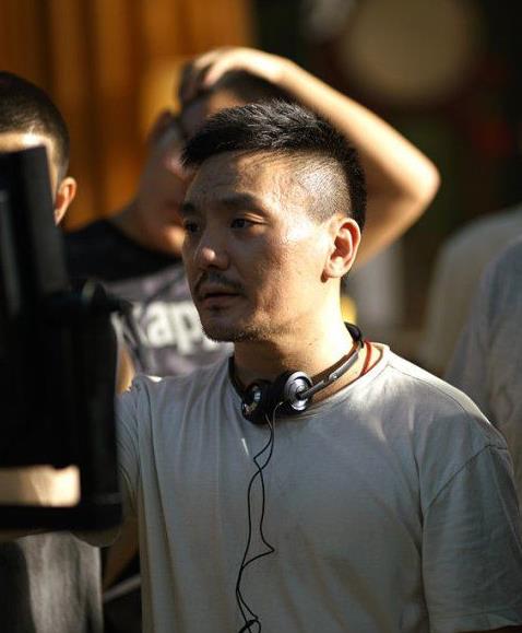 云南虫谷导演疯狂加戏费振翔扮演献王非行客串大祭司