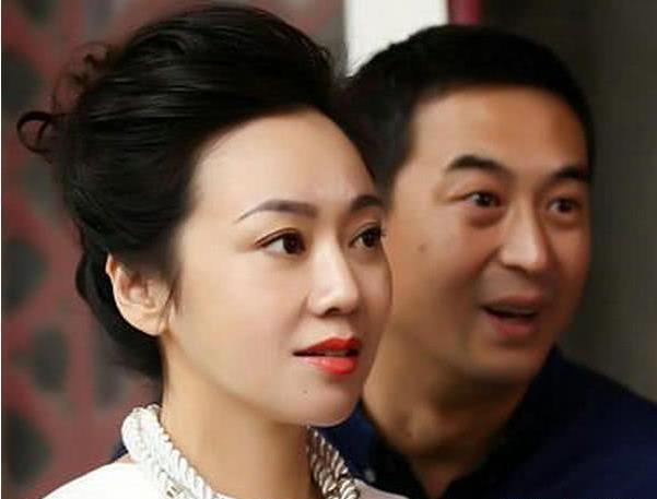 闫妮和张嘉译为啥关系要好妻子王海燕表示我有那么小家子气吗