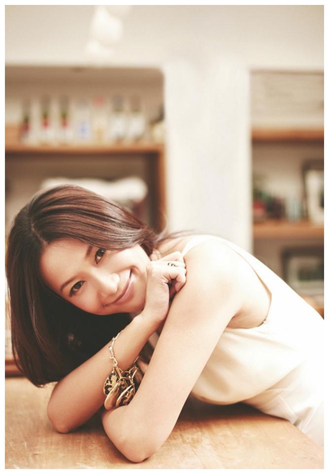 1974年的女星,北京的徐静蕾,香港的杨千嬅,你喜欢哪一个?__财经头条