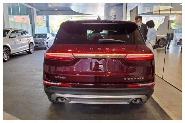 304万买到林肯冒险家尊雅勃垦地红拿到车时车主坦然晒出铭牌