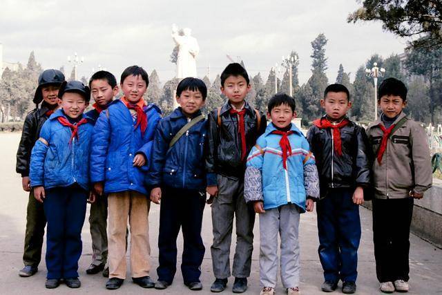 八十年代小学生老照片,你小时候这样吗