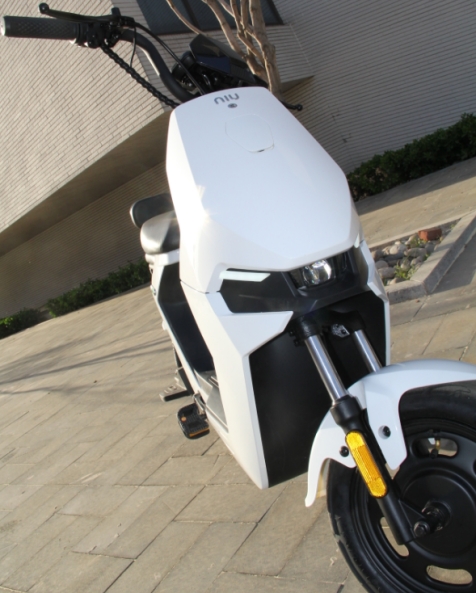 上班上学不堵车实测五杀选手小牛电动govaf0