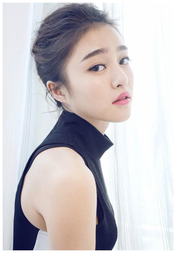 四川成都女演员曾梦雪,"梨涡少女"清新靓丽__财经头条