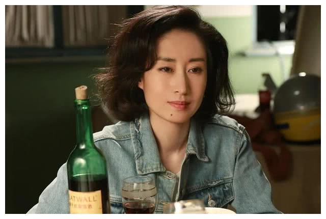 刘敏涛的前夫常乐是一名地产富商,相识不久后就步入了婚姻的殿堂,生下