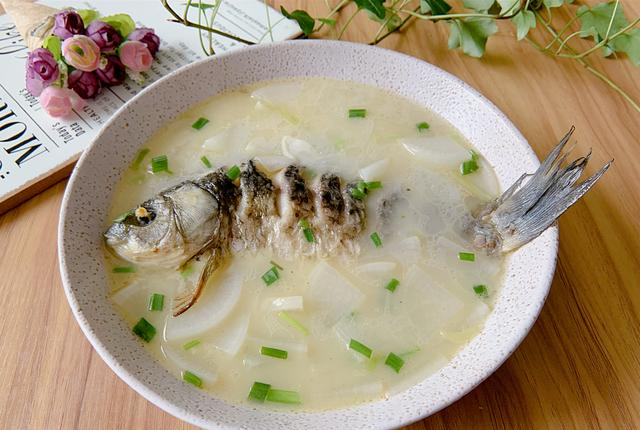 鲫鱼汤这样做才好喝教你三个小技巧汤汁奶白味浓又营养