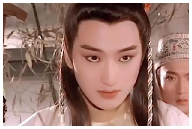 现在的邵峰年龄很大了,但是年轻时还是很惊艳的.