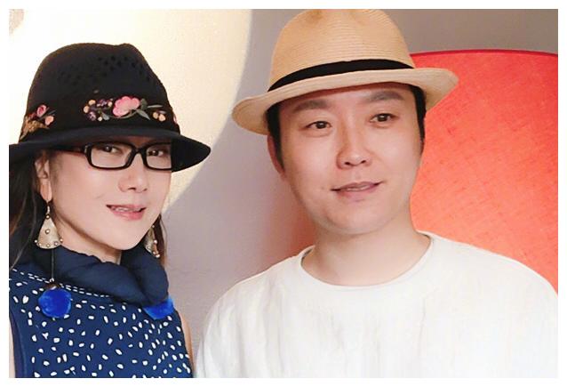 第一个为杨丽萍发声男星李玉刚,称杨丽萍为先生:无需指责