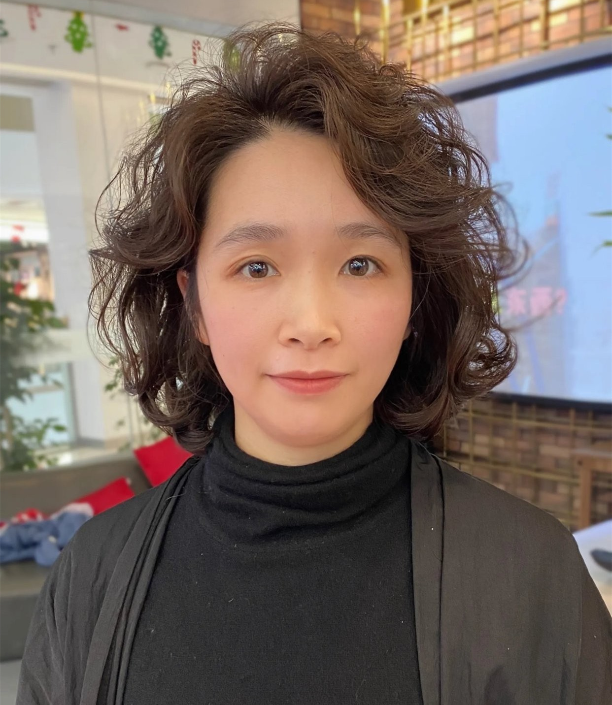 60岁女性有哪些洋气的发型推荐 这9款时髦又好看 减龄又显气质 发型 发色 时髦 新浪新闻