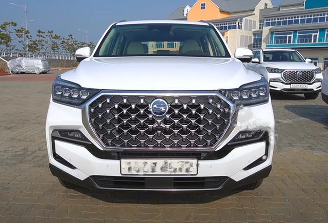 新款双龙雷斯特现身,造型魁梧,柴油2.2t引擎 四驱