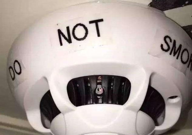 情侣入住酒店，这四个地方最容易出现摄像头，要谨慎的处理休闲区蓝鸢梦想 - Www.slyday.coM