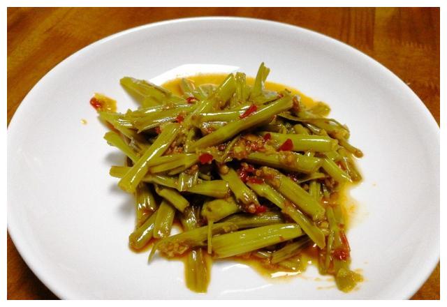 酸辣空心菜梗,超级好吃的下饭菜,一上桌就抢光了