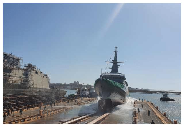 它的前任被胡塞武装用c-802导弹击中|麦地那|护卫舰|沙特_新浪新闻