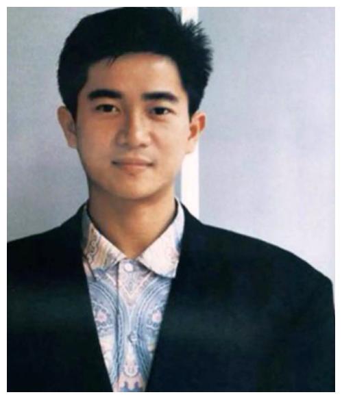 年少成名红过谭咏麟,与张国荣开玩笑翻脸,35岁天人永隔|陈百强|张国荣