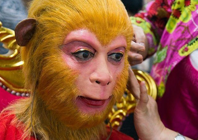 六小龄童是猴戏世家出身,从小就对猴戏耳熏目染,直到出演电视剧