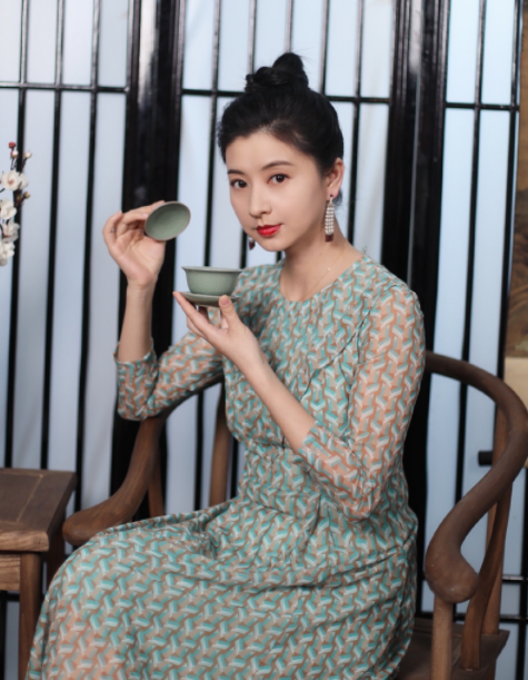 39岁斓曦近况曝光体态圆润发福结婚生子后形象大变