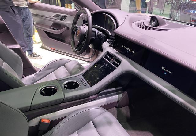 俘获少女心保时捷taycan冰莓粉还是个入门版__财经头条