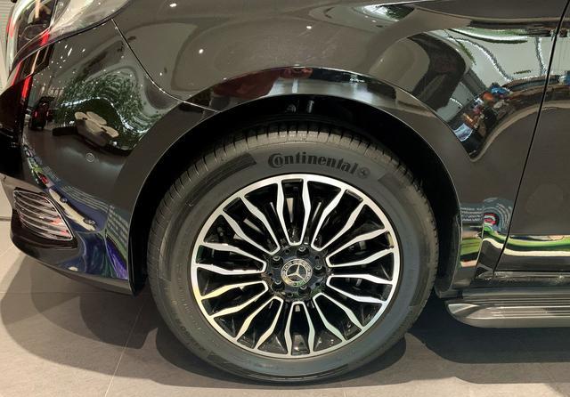 奔驰高定商务车金提香金黑色调间尽显车尚潮流