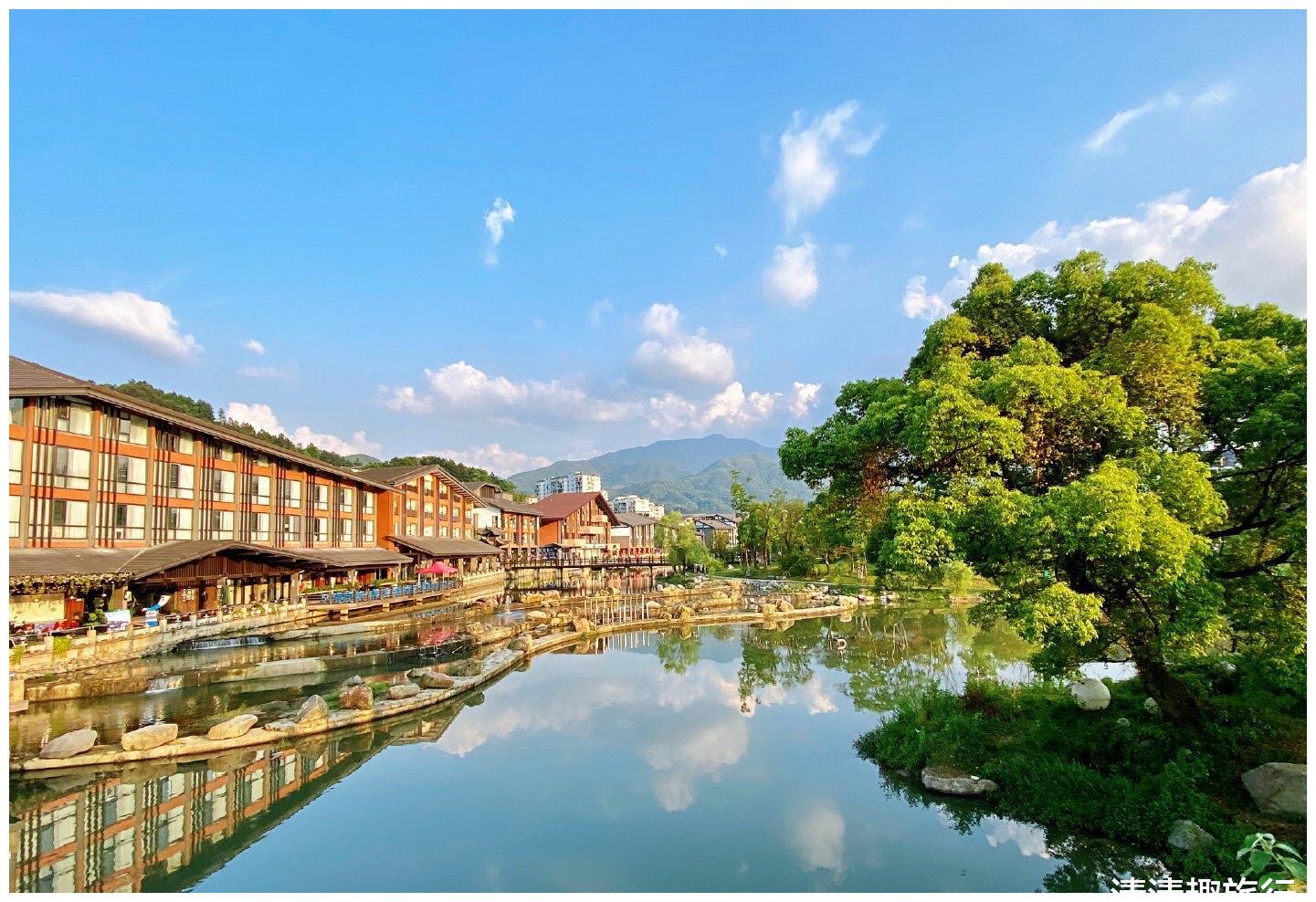 江西宜春有一个小镇,拥有可饮可浴的温泉,与法国埃克斯矿泉齐名