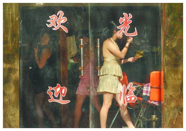 女大学生兼职洗头,长得漂亮是"活招牌"|吉祥|西安|城中村_新浪新闻