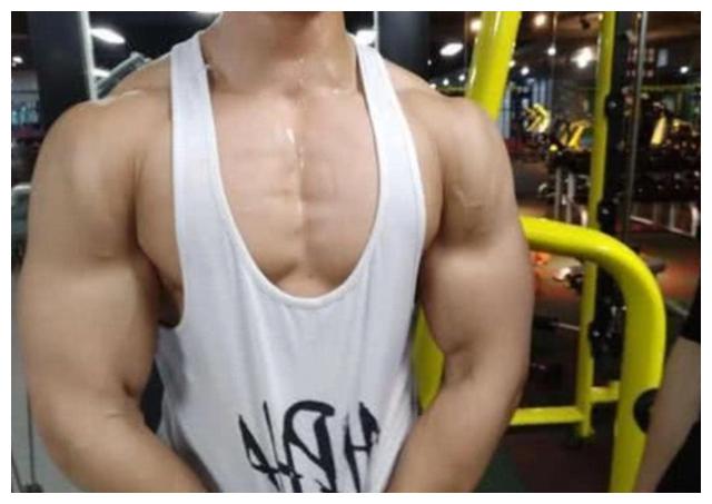 霍尊因长相被嘲是娘炮看到肌肉照后网友这是一个人