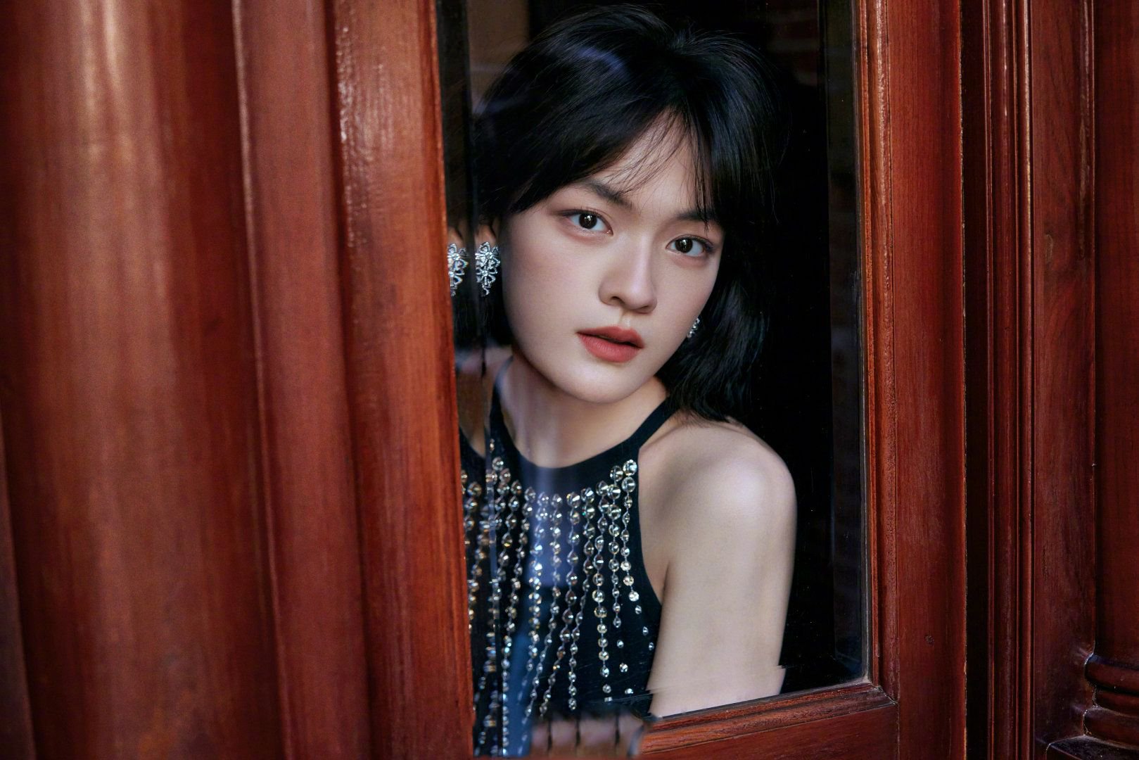 文淇身穿gucci亮钻装饰黑色长裙亮相上海国际电影节开幕红毯_高清图集