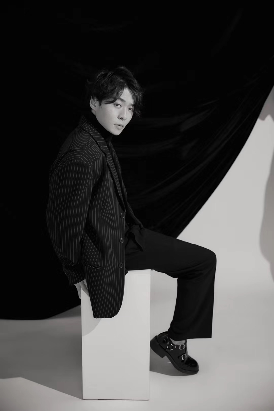 演员王山水写真曝光 黑白之间尽显男性魅力|王山水|写