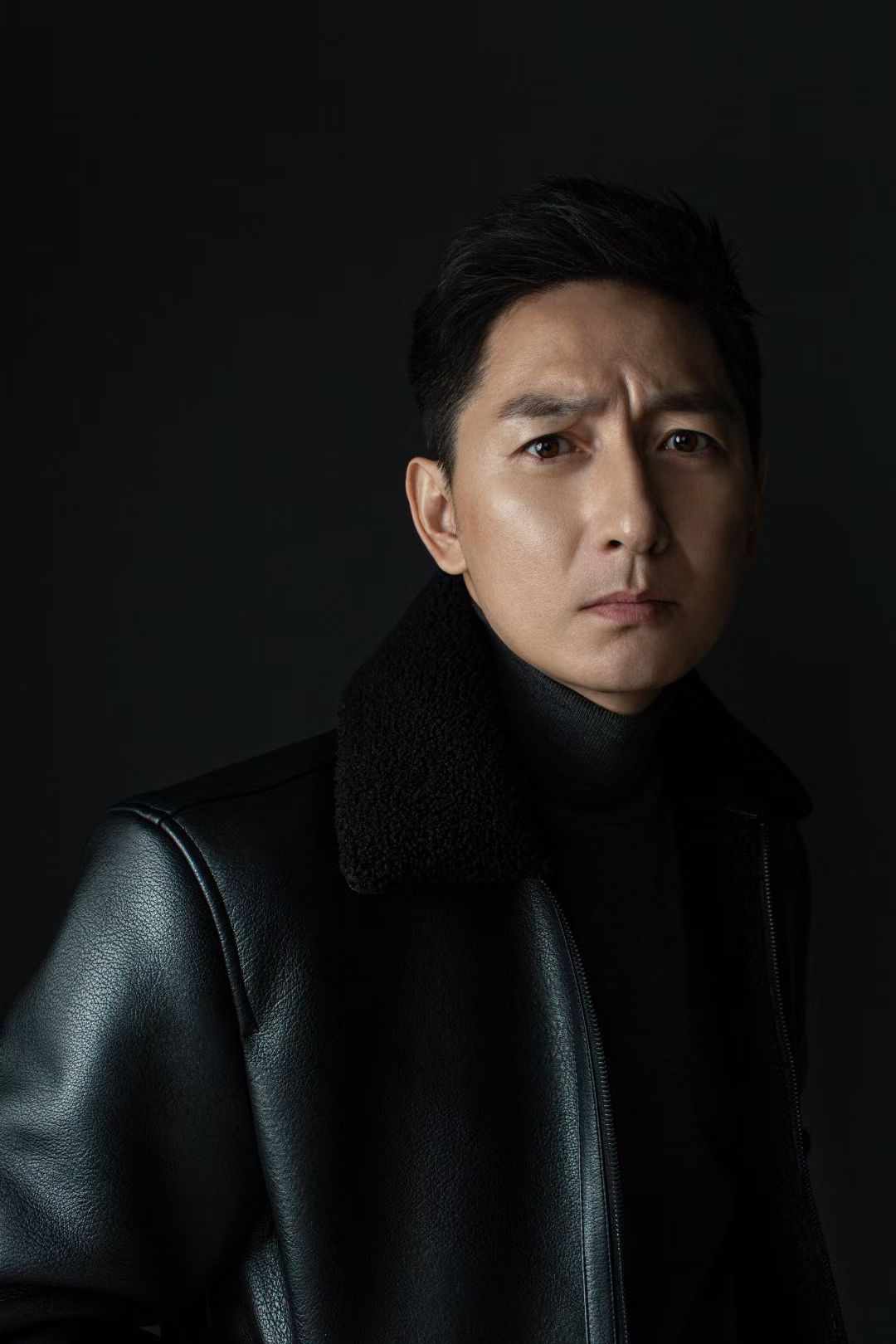 日前,蒋中炜搭档黄晓明,闫妮,涂们,阚清子参演电影《最后的真相》