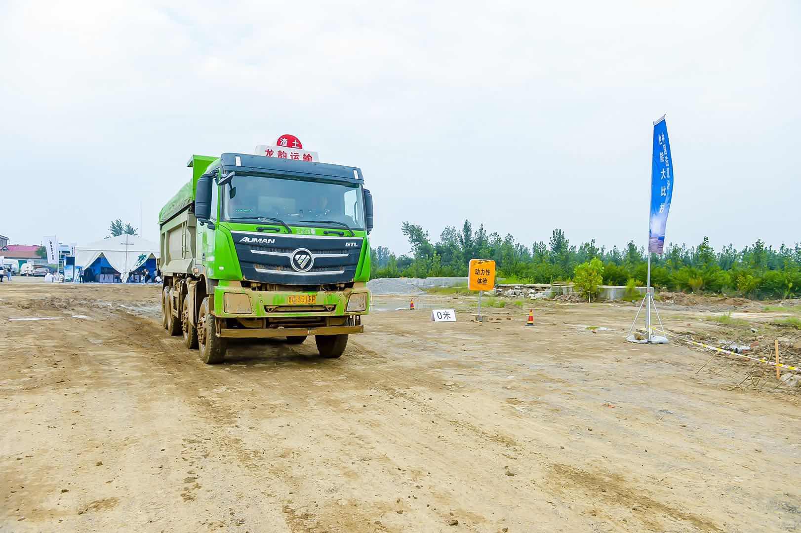 硬核实力奠定王者地位欧曼渣土车工程运输全勤王实至名归