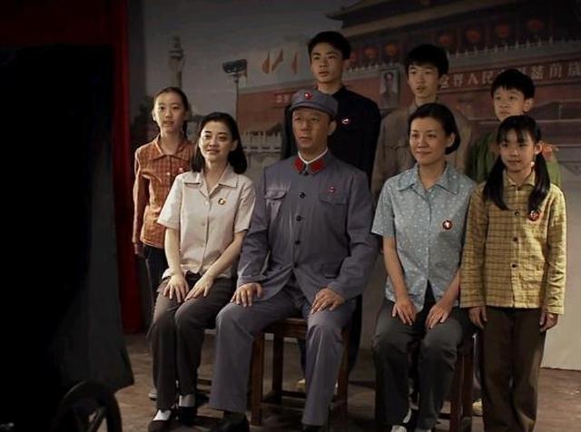 五个子女排行在这里简单说一下,有些观众容易弄错了,老大江国庆(江