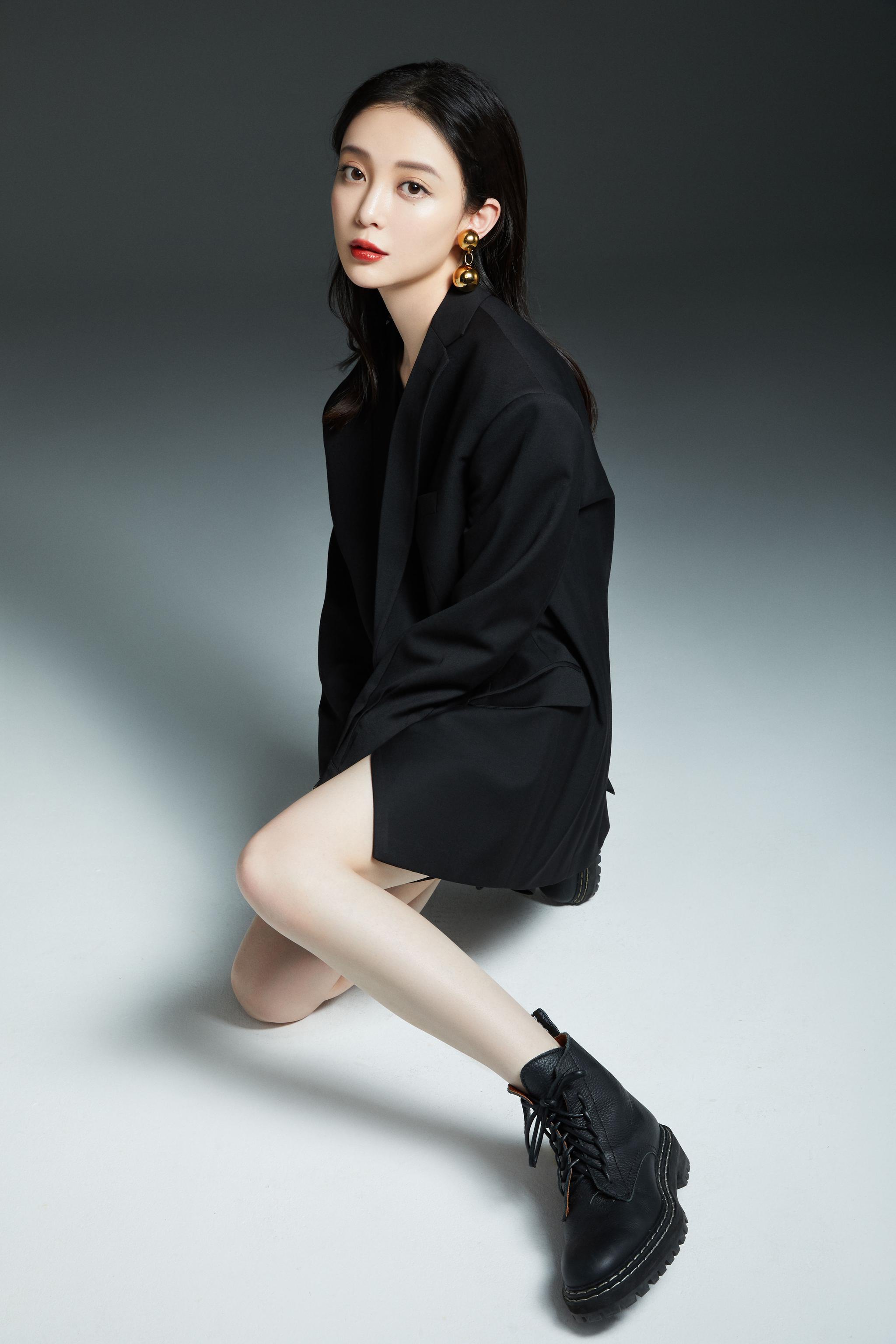 汪小敏新歌《怕水的鱼》上线 唱出秋天的情歌